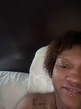 Snapshot of PrettyGal_Tingz chatting on 02-01-25, 08:47 PrettyGal Tingz online show from 02-01-25, 08:47