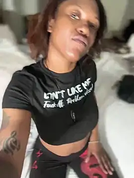 Snapshot of PrettyGal_Tingz chatting on 02-08-25, 12:17 PrettyGal Tingz online show from 02-08-25, 12:17