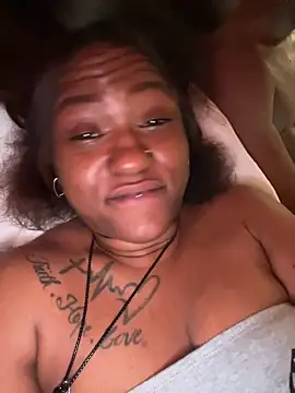 Snapshot of PrettyGal_Tingz chatting on 02-18-25, 01:44 PrettyGal Tingz online show from 02-18-25, 01:44