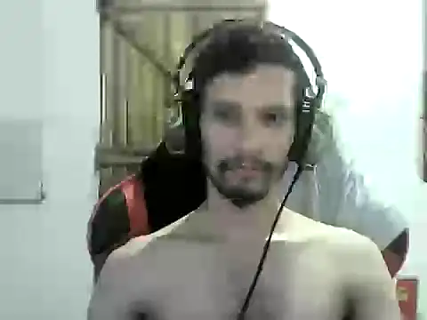 Snapshot of LucasMarcelo85 chatting on 12-23-24, 04:12 LucasMarcelo85 online show from 12-23-24, 04:12