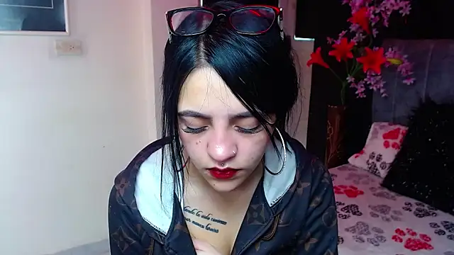 Violettasquirt online show from 12-18-25, 01:50