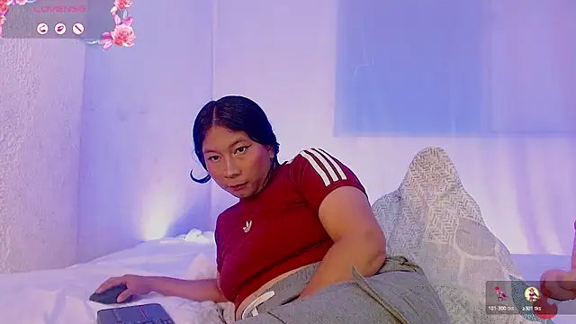 Snapshot of zoewilliams2 chatting on 02-11-26, 02:49 zoewilliams2 online show from 02-11-26, 02:49