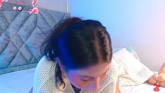 Snapshot of zoewilliams2 chatting on 03-23-26, 03:54 zoewilliams2 online show from 03-23-26, 03:54