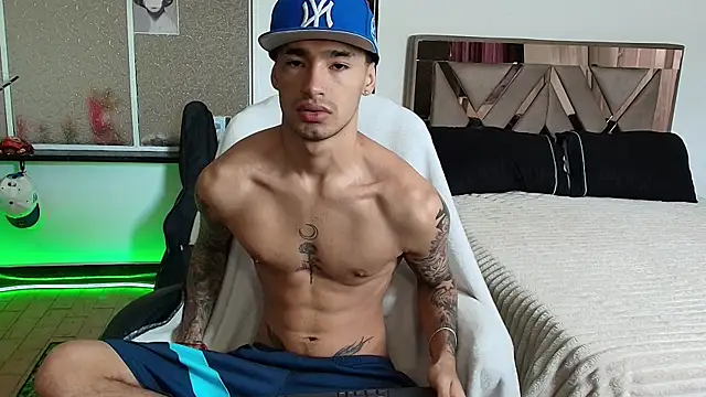 Snapshot of Damon__333 chatting on 10-28-25, 05:48 Damon 333 online show from 10-28-25, 05:48