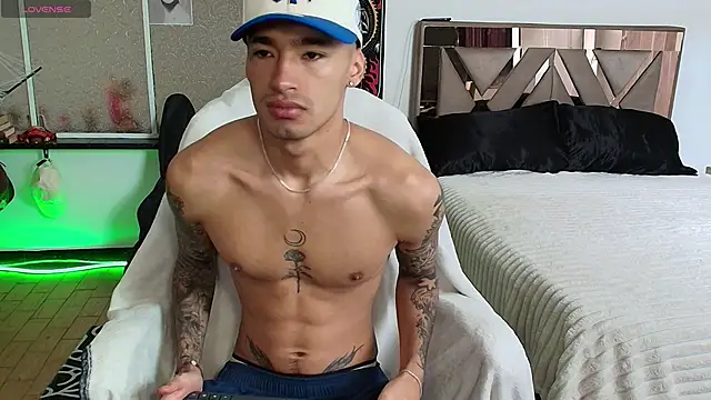 Snapshot of Damon__333 chatting on 11-05-25, 04:51 Damon 333 online show from 11-05-25, 04:51