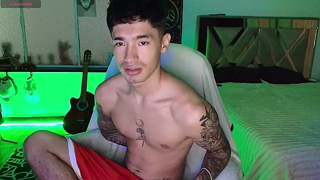 Snapshot of Damon__333 chatting on 11-10-25, 11:37 Damon 333 online show from 11-10-25, 11:37