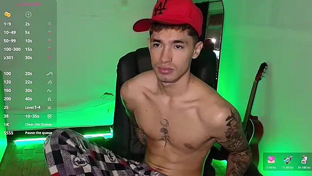 Snapshot of Damon__333 chatting on 11-21-25, 06:01 Damon 333 online show from 11-21-25, 06:01