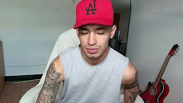 Snapshot of Damon__333 chatting on 11-22-25, 05:45 Damon 333 online show from 11-22-25, 05:45