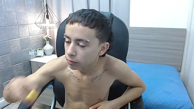 Snapshot of Xavii18 chatting on 12-04-24, 04:16 Xavii18 online show from 12-04-24, 04:16