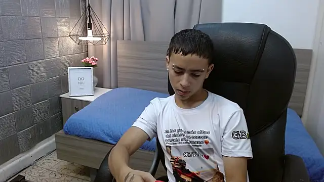 Snapshot of Xavii18 chatting on 12-05-24, 04:01 Xavii18 online show from 12-05-24, 04:01