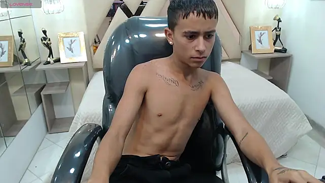 Snapshot of Xavii18 chatting on 01-21-25, 03:21 Xavii18 online show from 01-21-25, 03:21