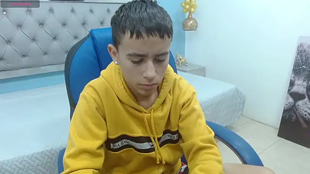 Snapshot of Xavii18 chatting on 01-23-25, 03:32 Xavii18 online show from 01-23-25, 03:32