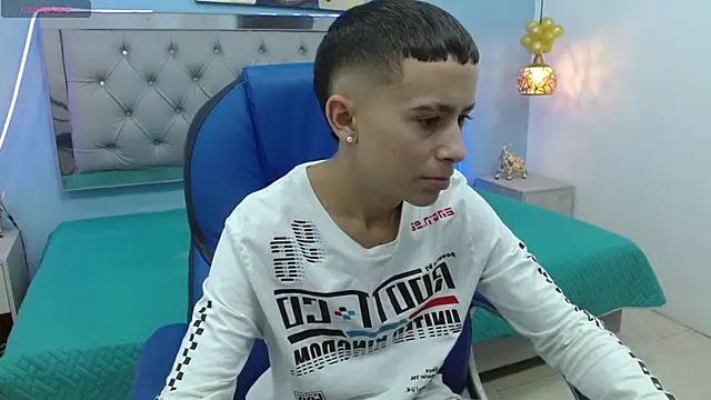 Snapshot of Xavii18 chatting on 02-01-25, 05:16 Xavii18 online show from 02-01-25, 05:16