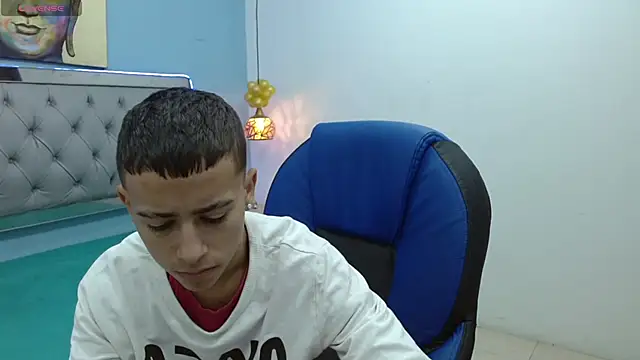 Snapshot of Xavii18 chatting on 02-05-25, 01:00 Xavii18 online show from 02-05-25, 01:00