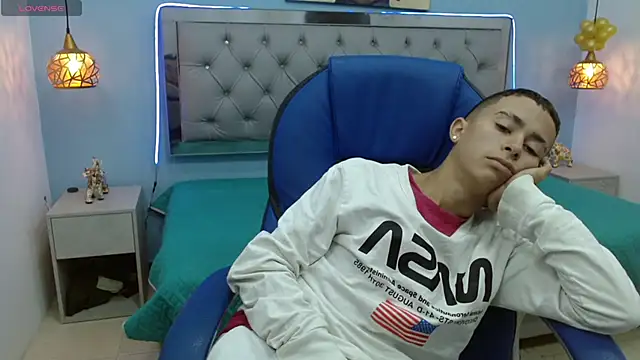 Snapshot of Xavii18 chatting on 02-05-25, 04:03 Xavii18 online show from 02-05-25, 04:03