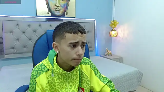 Snapshot of Xavii18 chatting on 02-08-25, 12:06 Xavii18 online show from 02-08-25, 12:06