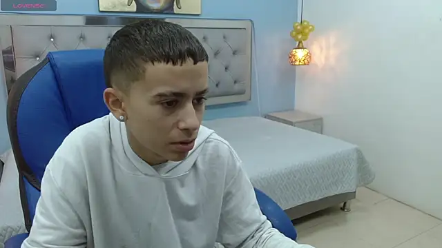 Snapshot of Xavii18 chatting on 02-09-25, 12:19 Xavii18 online show from 02-09-25, 12:19