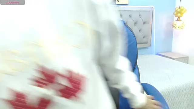 Snapshot of Xavii18 chatting on 02-11-25, 12:37 Xavii18 online show from 02-11-25, 12:37