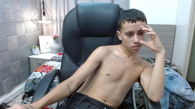 Snapshot of Xavii18 chatting on 02-15-25, 04:12 Xavii18 online show from 02-15-25, 04:12