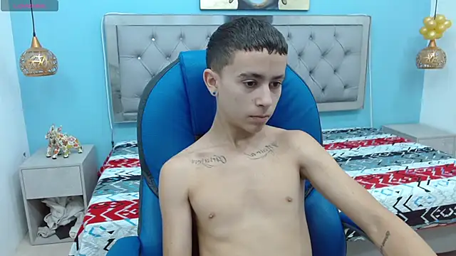 Snapshot of Xavii18 chatting on 02-20-25, 01:19 Xavii18 online show from 02-20-25, 01:19