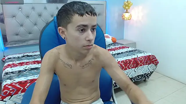 Snapshot of Xavii18 chatting on 02-23-25, 04:35 Xavii18 online show from 02-23-25, 04:35