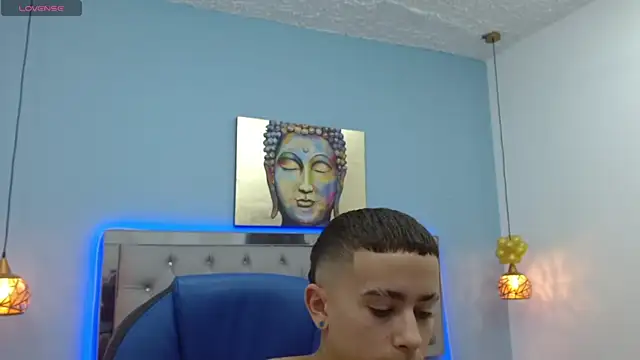 Snapshot of Xavii18 chatting on 02-26-25, 04:24 Xavii18 online show from 02-26-25, 04:24