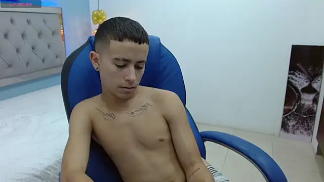 Snapshot of Xavii18 chatting on 03-01-25, 04:00 Xavii18 online show from 03-01-25, 04:00