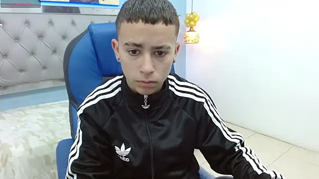 Snapshot of Xavii18 chatting on 03-05-25, 12:55 Xavii18 online show from 03-05-25, 12:55