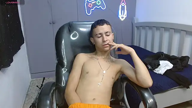 Snapshot of Xavii18 chatting on 03-05-25, 04:13 Xavii18 online show from 03-05-25, 04:13