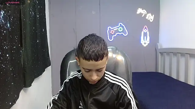 Snapshot of Xavii18 chatting on 03-06-25, 01:14 Xavii18 online show from 03-06-25, 01:14