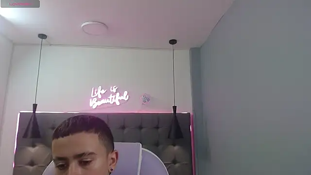 Snapshot of Xavii18 chatting on 03-11-25, 04:29 Xavii18 online show from 03-11-25, 04:29