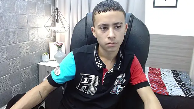 Snapshot of Xavii18 chatting on 03-12-25, 01:30 Xavii18 online show from 03-12-25, 01:30