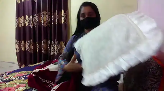 Snapshot of LovelyRose69 chatting on 12-18-24, 06:46 LovelyRose69 online show from 12-18-24, 06:46