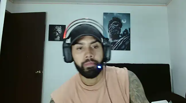 Snapshot of Hendry_ chatting on 12-11-24, 02:30 Hendry online show from 12-11-24, 02:30