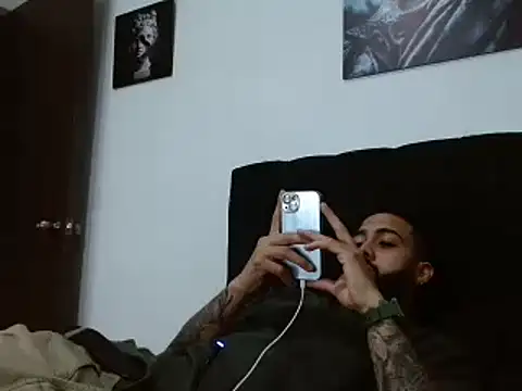 Snapshot of Hendry_ chatting on 12-25-24, 02:46 Hendry online show from 12-25-24, 02:46