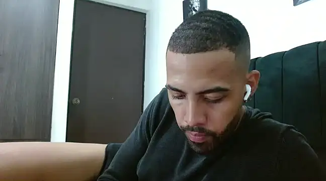 Snapshot of Hendry_ chatting on 01-09-25, 11:56 Hendry online show from 01-09-25, 11:56