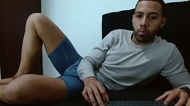 Snapshot of Hendry_ chatting on 01-26-25, 02:56 Hendry online show from 01-26-25, 02:56