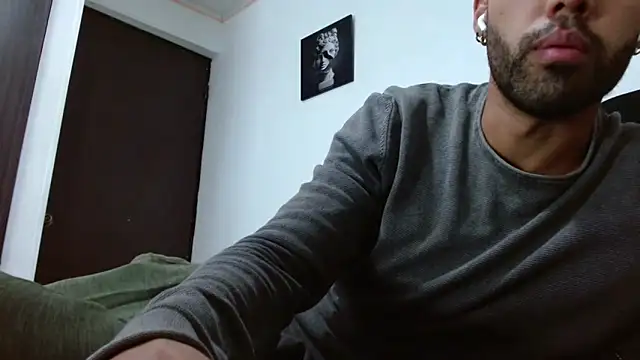 Snapshot of Hendry_ chatting on 01-29-25, 01:58 Hendry online show from 01-29-25, 01:58