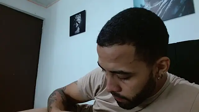 Snapshot of Hendry_ chatting on 02-05-25, 04:48 Hendry online show from 02-05-25, 04:48