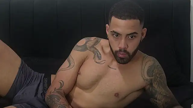 Snapshot of Hendry_ chatting on 02-08-25, 02:15 Hendry online show from 02-08-25, 02:15