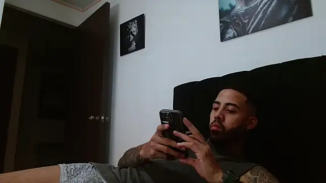 Snapshot of Hendry_ chatting on 02-21-25, 02:06 Hendry online show from 02-21-25, 02:06