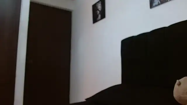 Snapshot of Hendry_ chatting on 02-23-25, 01:24 Hendry online show from 02-23-25, 01:24