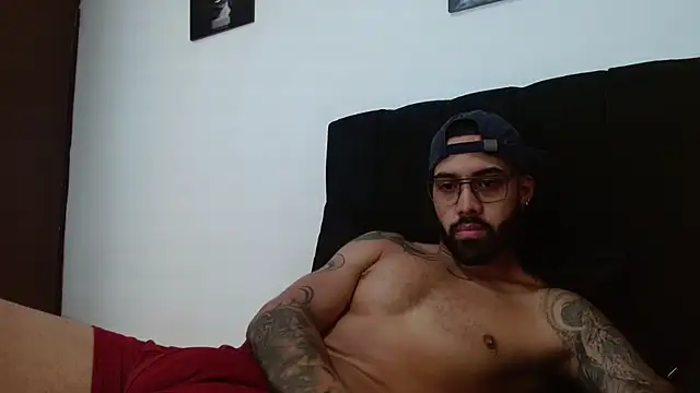 Snapshot of Hendry_ chatting on 03-05-25, 04:45 Hendry online show from 03-05-25, 04:45