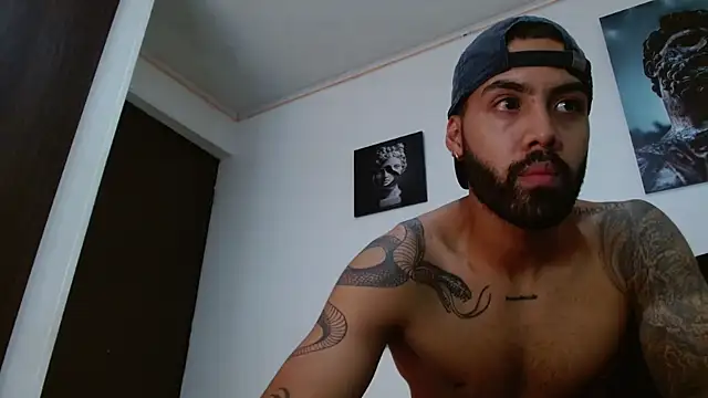 Snapshot of Hendry_ chatting on 03-08-25, 04:56 Hendry online show from 03-08-25, 04:56