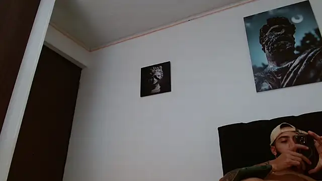 Snapshot of Hendry_ chatting on 03-09-25, 01:04 Hendry online show from 03-09-25, 01:04