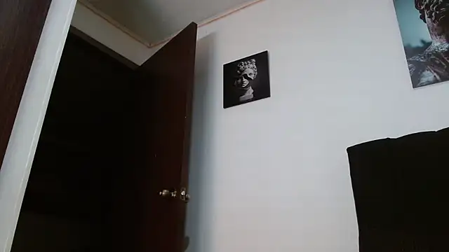 Snapshot of Hendry_ chatting on 03-12-25, 03:02 Hendry online show from 03-12-25, 03:02