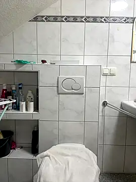 Snapshot of happyandsweet chatting on 12-18-25, 08:26 happyandsweet online show from 12-18-25, 08:26