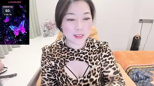 Crystal Wings online show from 01-09-26, 01:47