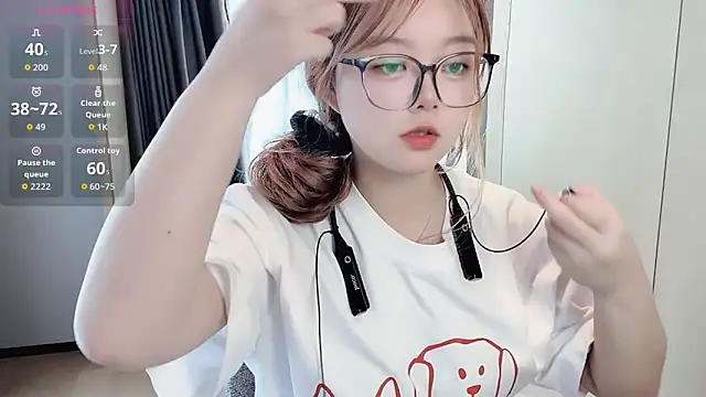 Snapshot of MM-Xylia chatting on 09-29-25, 05:45 MM-Xylia online show from 09-29-25, 05:45