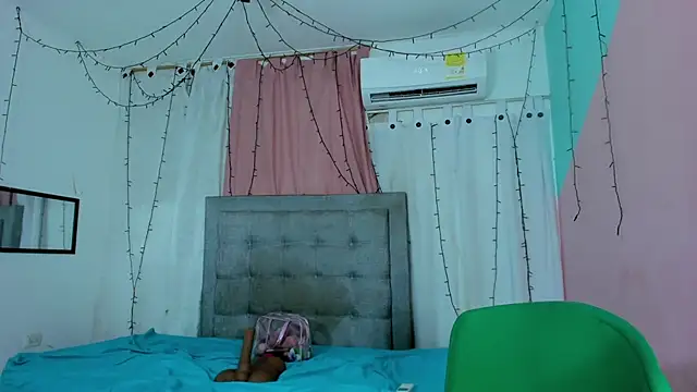 valentina 0  online show from 10-21-25, 03:51